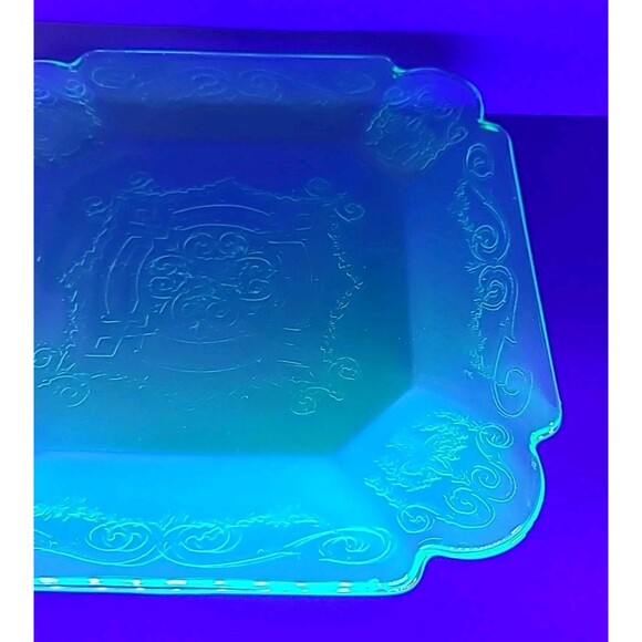 Vintage 2 Lorain Green Luncheon Plates By Indiana Glass 7.75" 1930's Chips - Picture 8 of 8